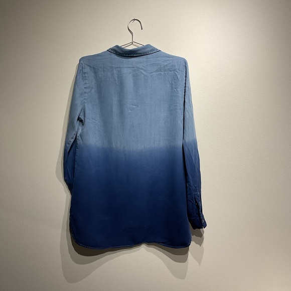Chelsea & Theodore Size M. Long Sleeve Shirt Blue Two Toned Boyfriend Shirt - Picture 3 of 9